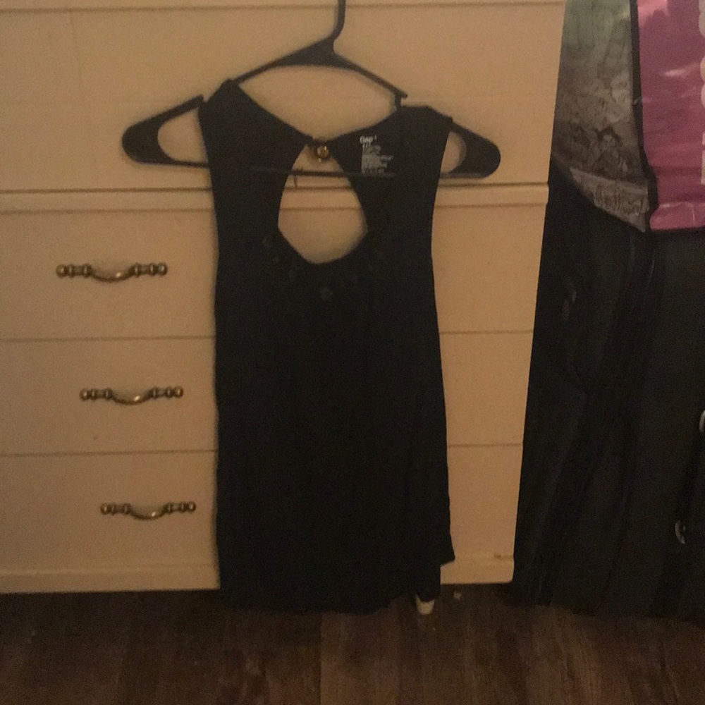Small black gap tank